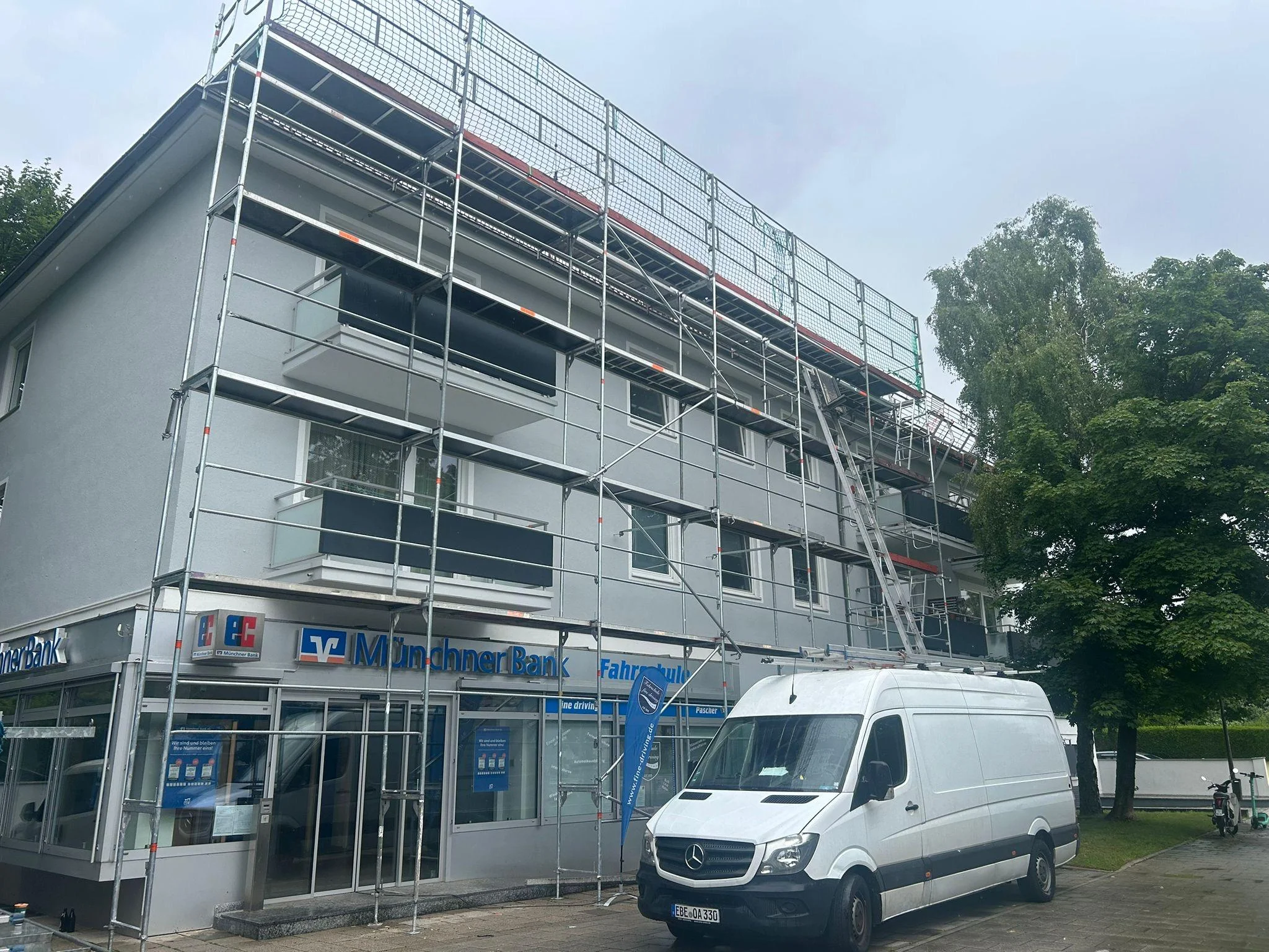 Montage Münchner-Bank